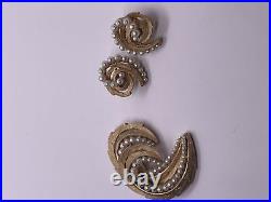 Vintage Crown Trifari Signed Gold Leaves With Pearls Brooch Matching Earrings Set